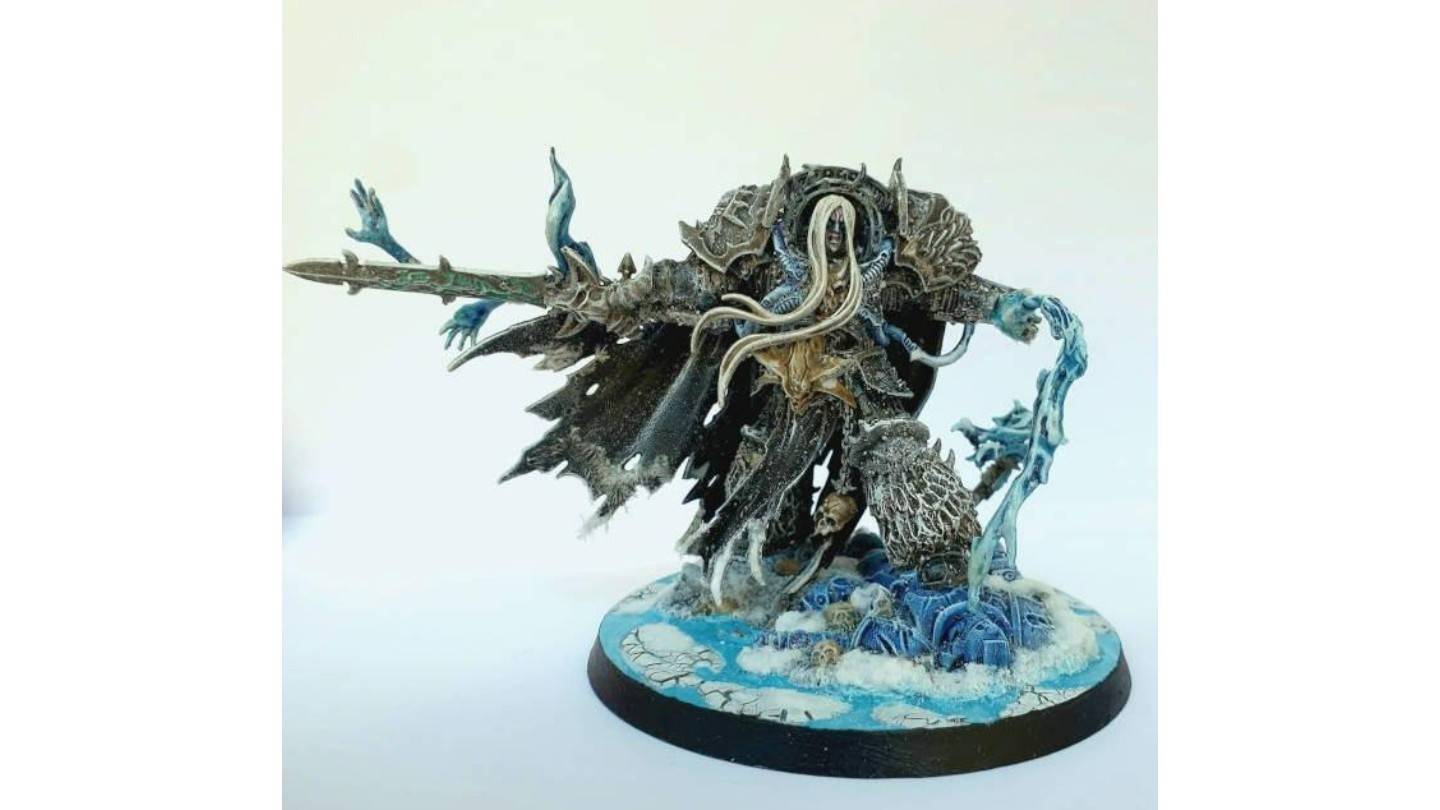 Custom Sindragosa miniature combining Warcraft and Warhammer elements